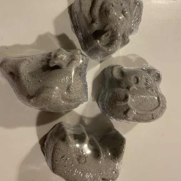 Fruity scented hand crafted set of 8 animal scented bath bombs by Radiant Waves - Picture 3 of 4